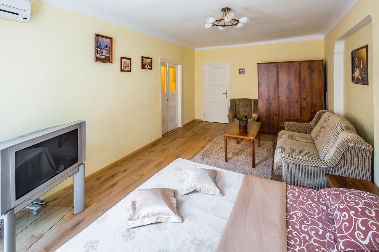 Apartment Krakivska 15 Lviv Bagian luar foto